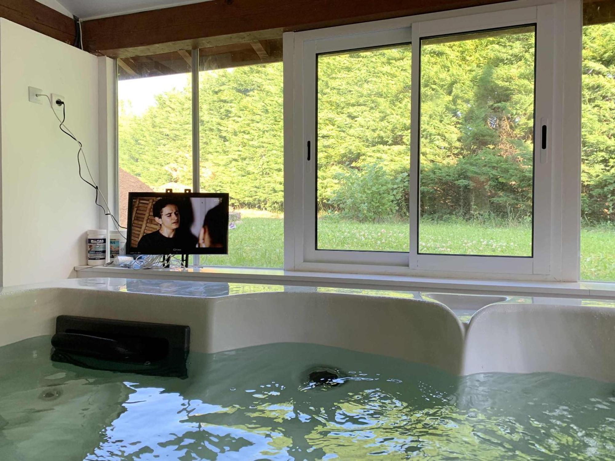 Maison Piscine et Jacuzzi Saint-Germain-des-Fosses Extérieur photo