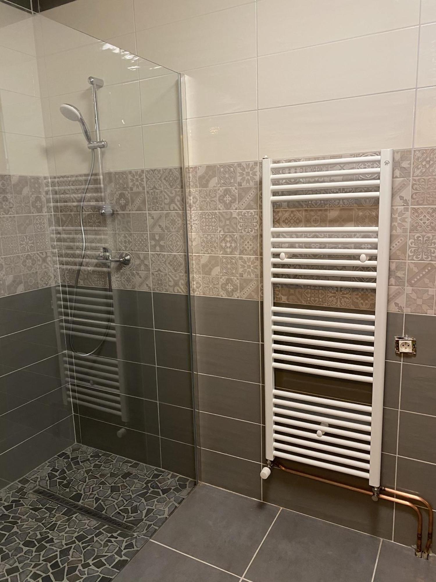Maison Piscine et Jacuzzi Saint-Germain-des-Fosses Chambre photo